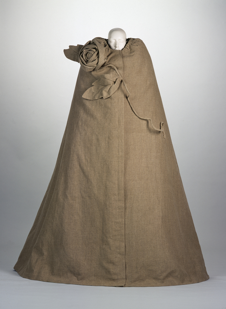 Final preparation (uit de collectie: Haute couture herfst-winter 1999-2000)